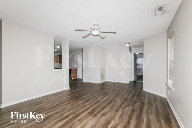 Foto del edificio - 10605 Glenayr Dr