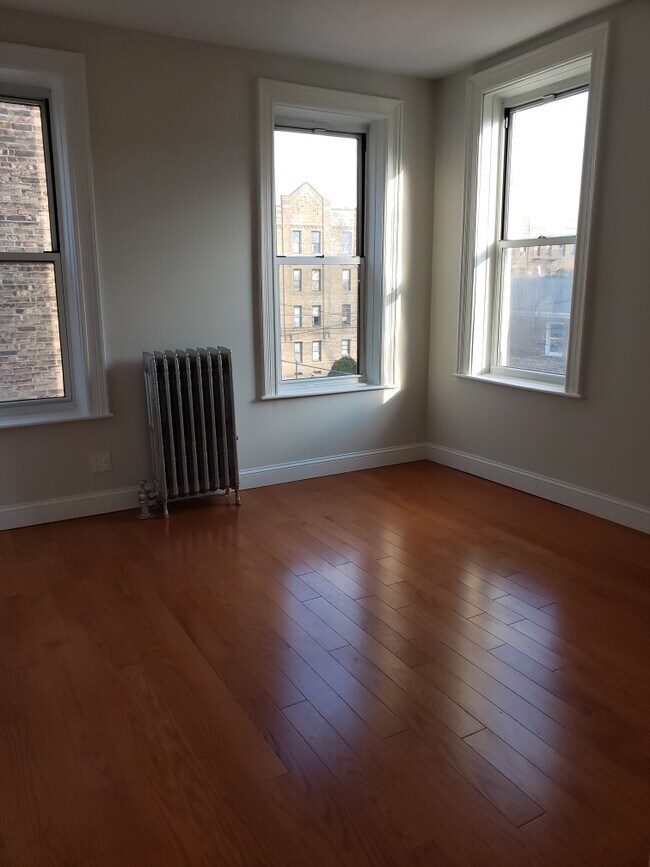 Foto del edificio - 6101 Catalpa Ave