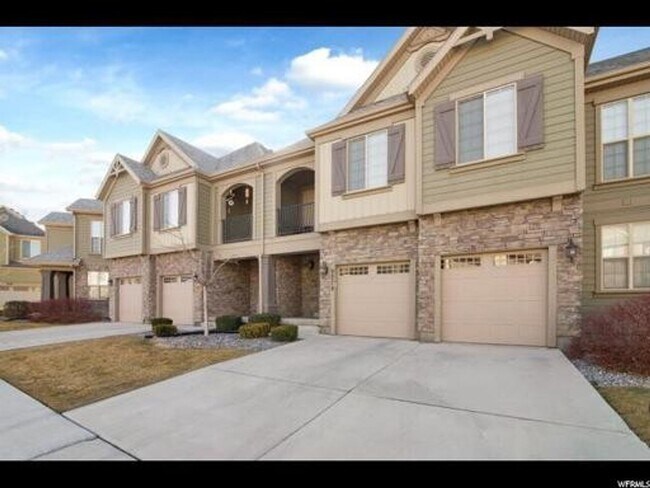 Building Photo - A PERFECT TOWNHOME IN EAGLE MOUNTAIN