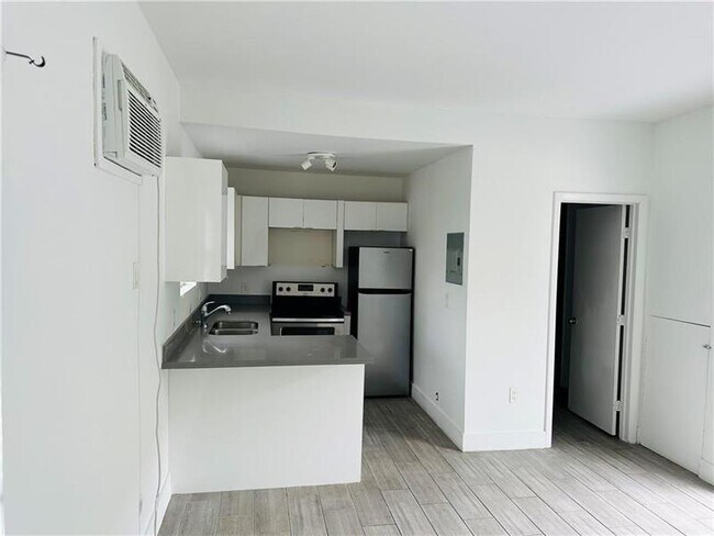 Foto del edificio - 7910 Abbott Ave