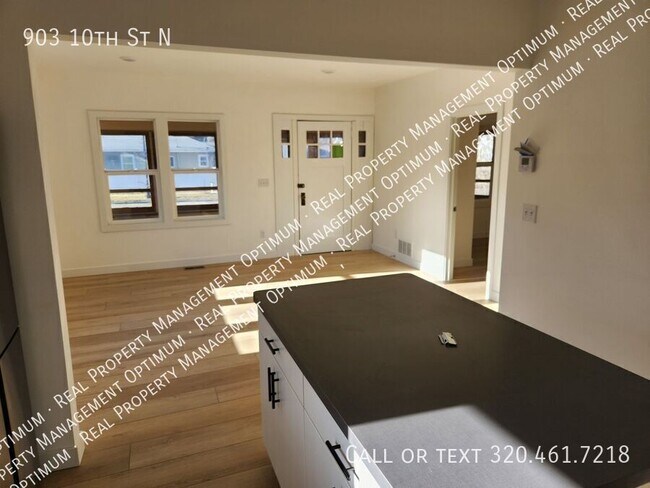 Foto del edificio - 903 10th St N