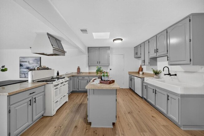 Foto del edificio - 333 Madrone St