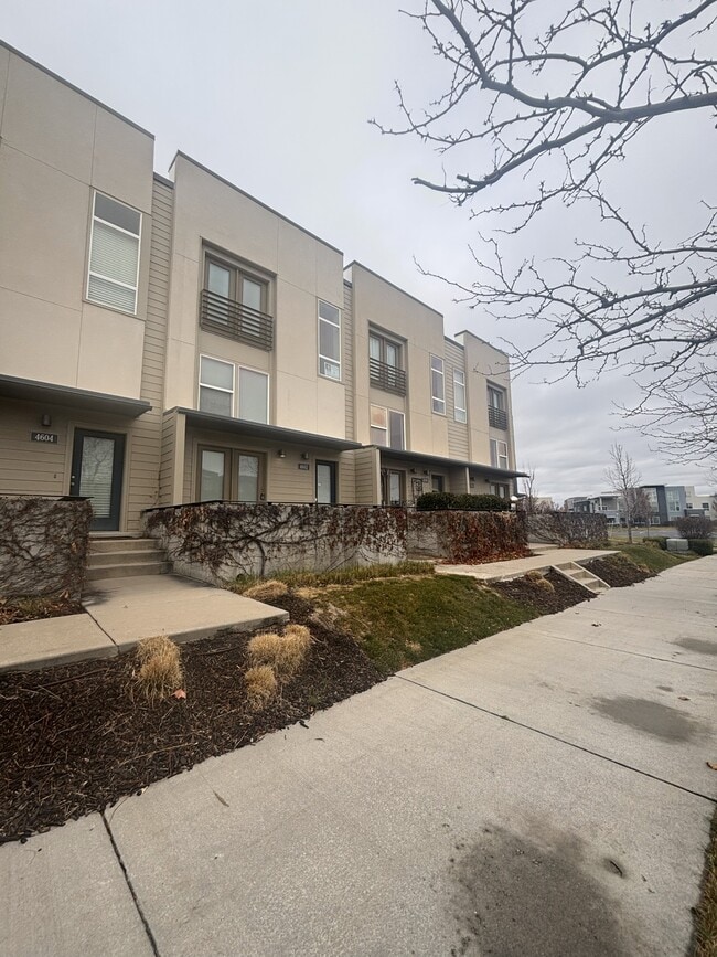 Building Photo - 4602 S Jordan Pkwy