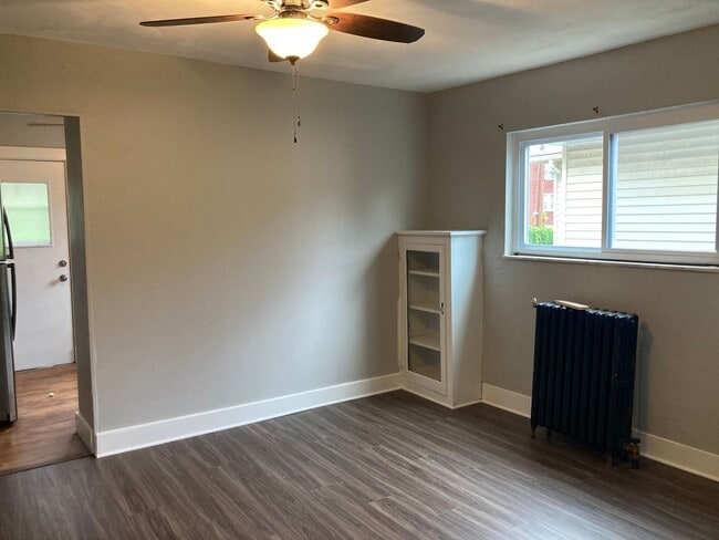 Building Photo - 3056 Pinehurst Ave