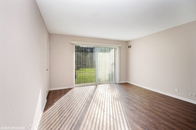 Foto del edificio - 9449 Bay Colony Dr