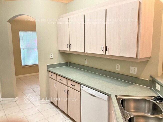 Building Photo - 1515 Pine Tree Dr