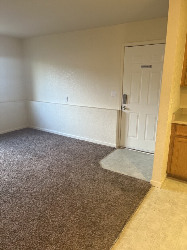 Foto del edificio - 208 Country West Rd