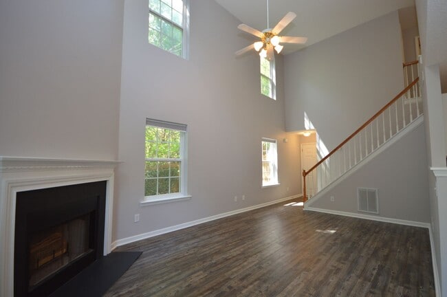 Building Photo - 892 Stinson Ave