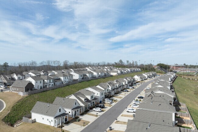 Building Photo - The Heights