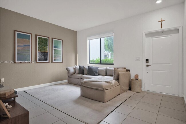 Foto del edificio - 909 NE 211th St