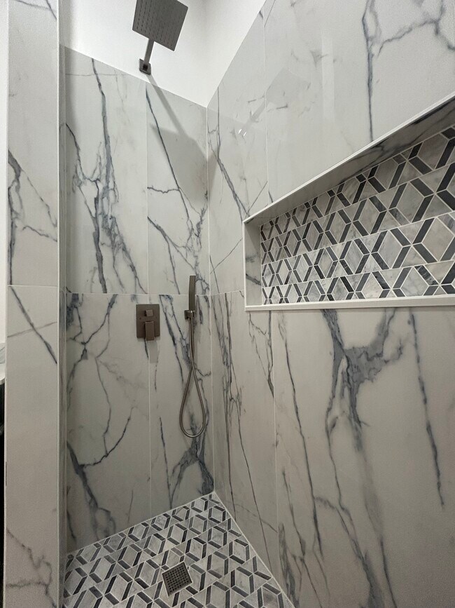 Foto del edificio - 5413 W 118th St