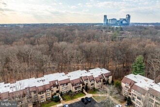 Building Photo - 1666 Parkcrest Cir