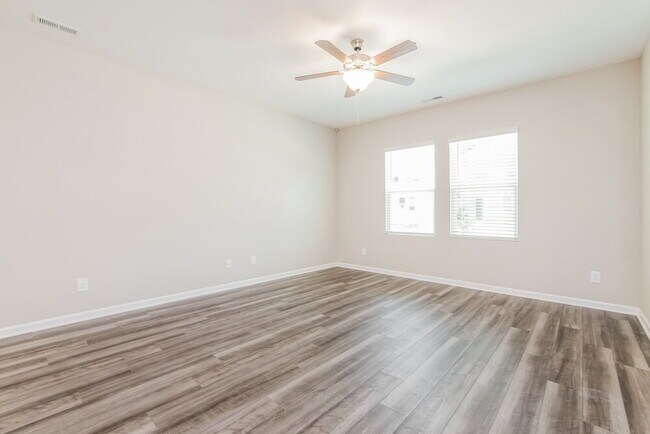 Foto del edificio - 333 Stone Arbor Wy