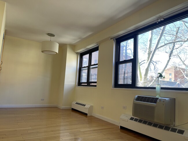 Foto del edificio - 8360 118th St