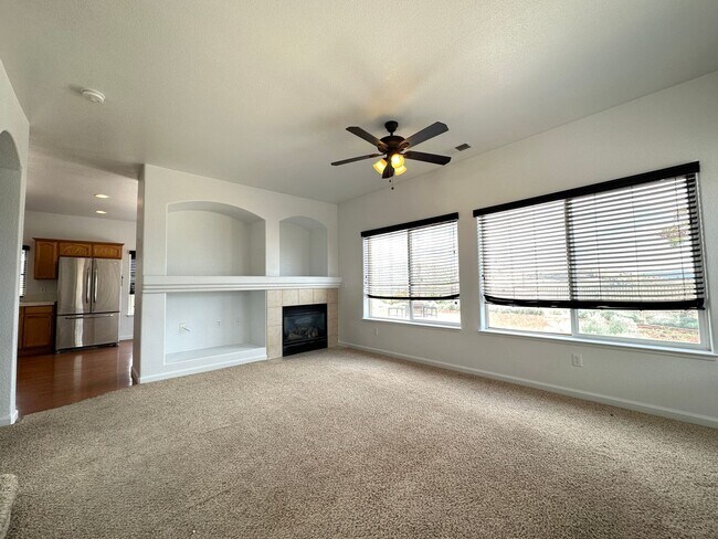 Building Photo - 4 bedrooms, 2 1/2 Baths with a 3 Car Garag...