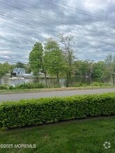 Building Photo - 312 Lake Dr
