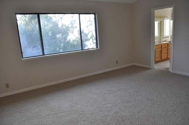 Building Photo - 835 Kings Canyon Ct