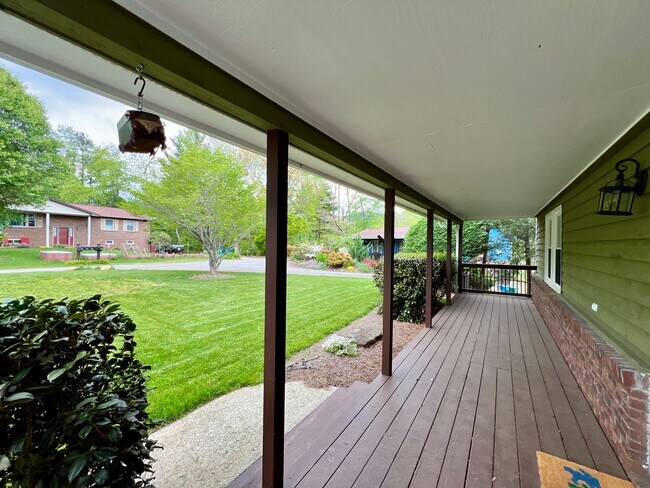 Foto del edificio - Beautifully Updated Home!  Fenced Yard!