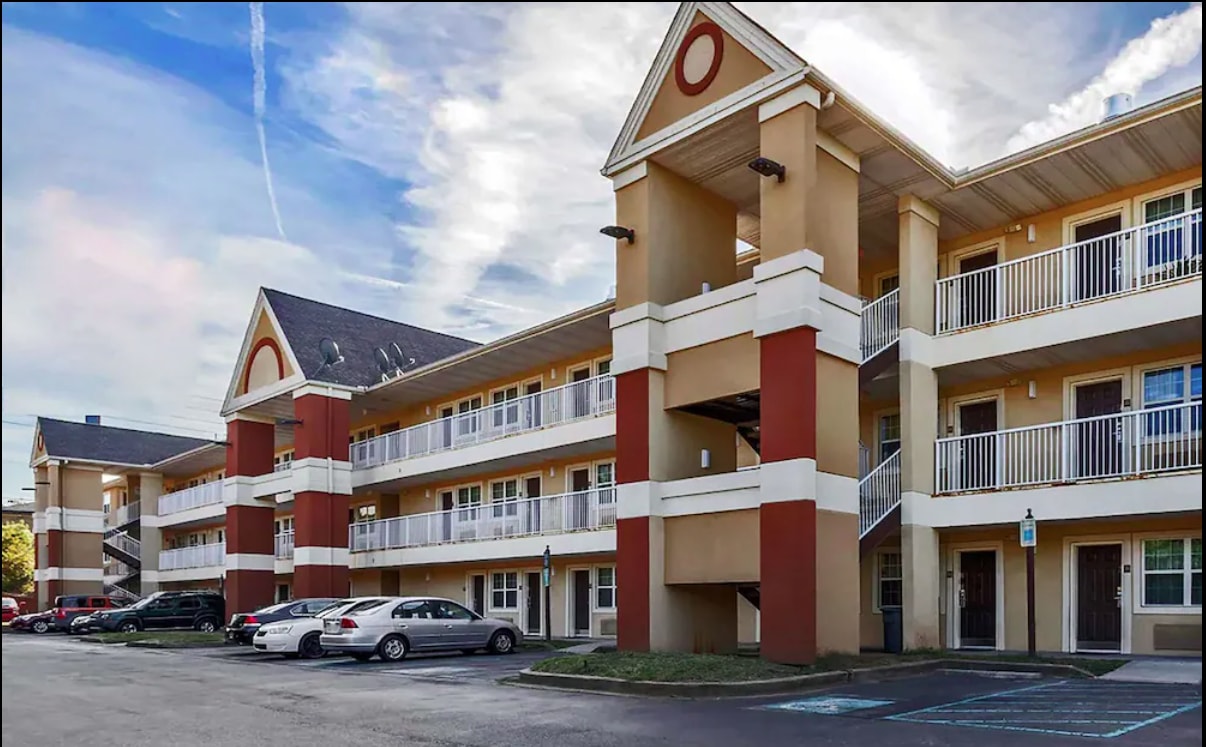 Mainstay Suites - 214 Langley Pl
