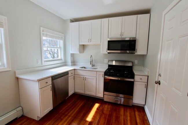Building Photo - 55 Estes St