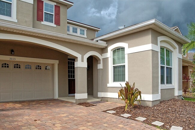 Foto del edificio - Beautiful 4 bed 3 bath w/loft, 2 story hom...