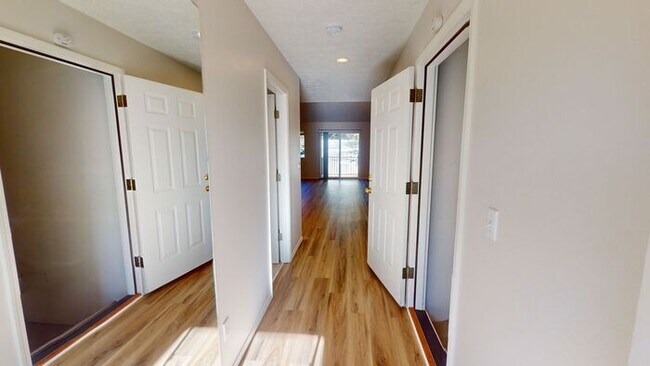 Foto del edificio - Single Level Family Friendly Home in Sandy. Fenced Backyard Pets Welcome