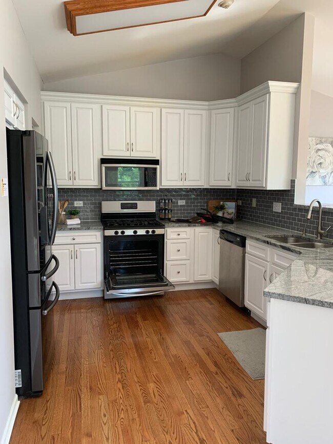 Foto del edificio - 3031 Saganashkee Ln