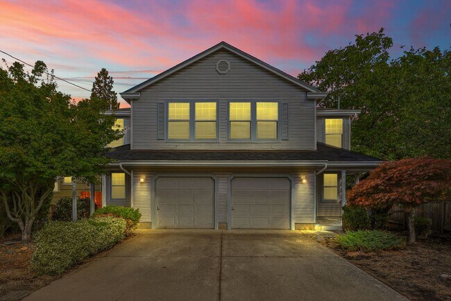 Building Photo - Updated SE Portland Townhome - Near Woodstock