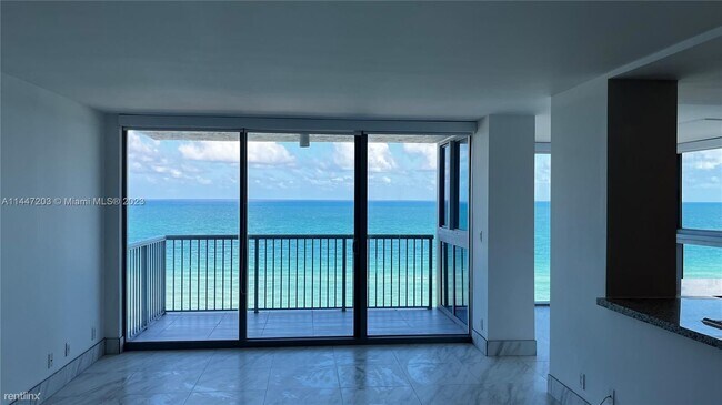 Foto del edificio - 2 br, 2 bath Condo - 2655 Collins Ave Apt ...