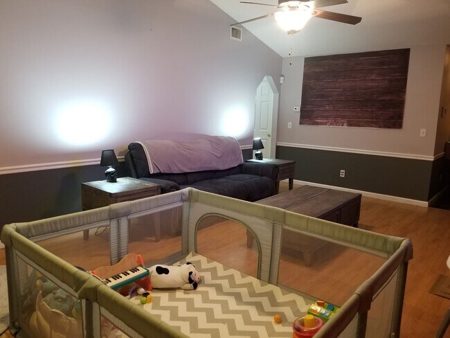 Foto del edificio - 3/2 with fenced yard!!