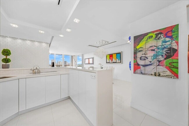 Foto del edificio - 1717 N Bayshore Dr