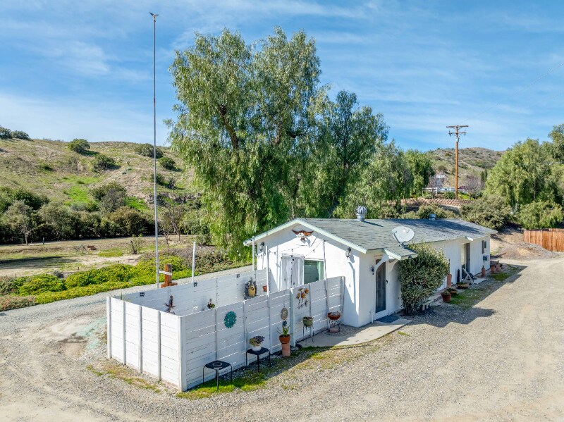 Primary Photo - 45491 Sage Rd