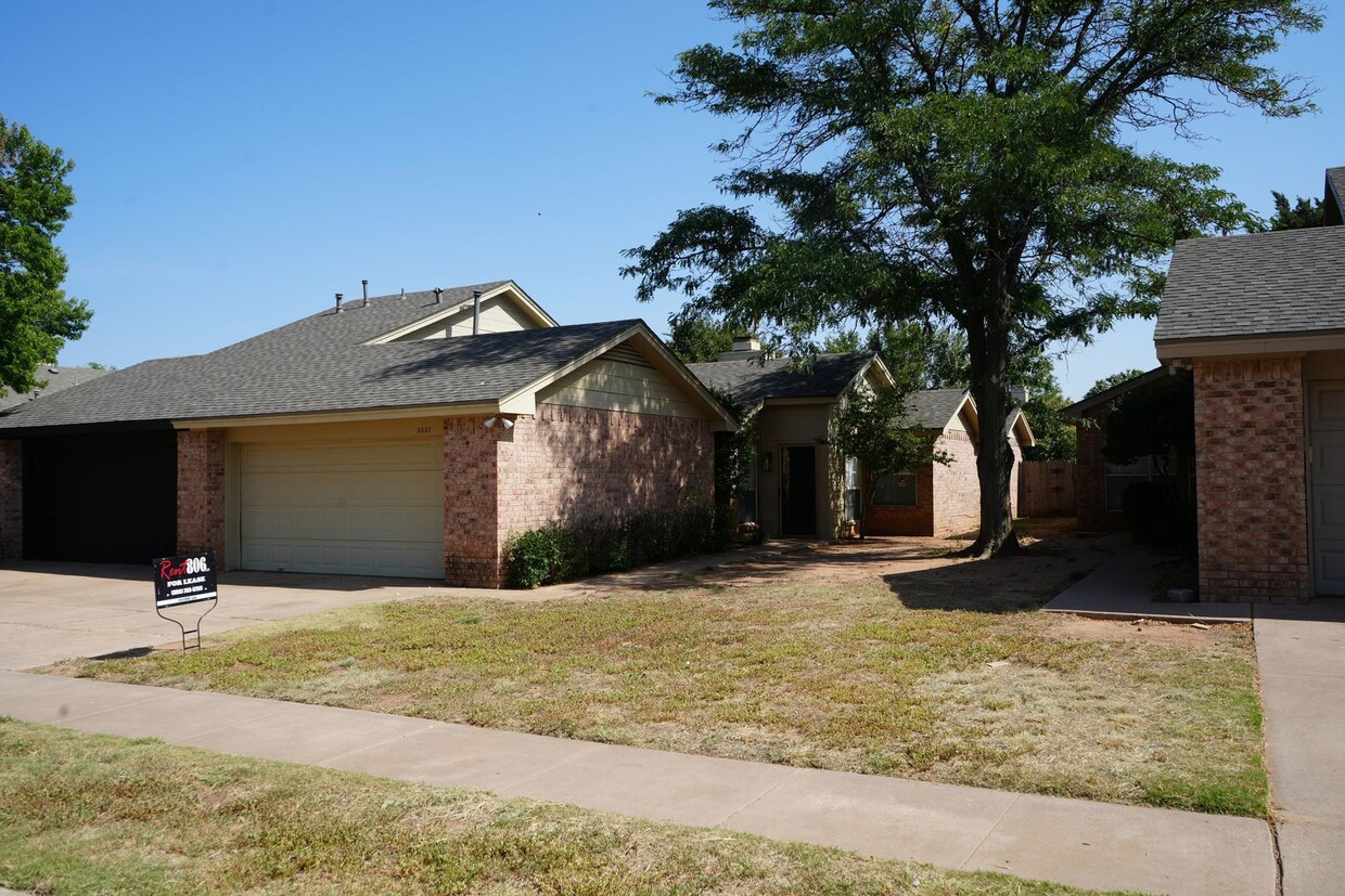 Foto principal - Southwest Lubbock 2 Bed 2 Bath 2 Car Garage