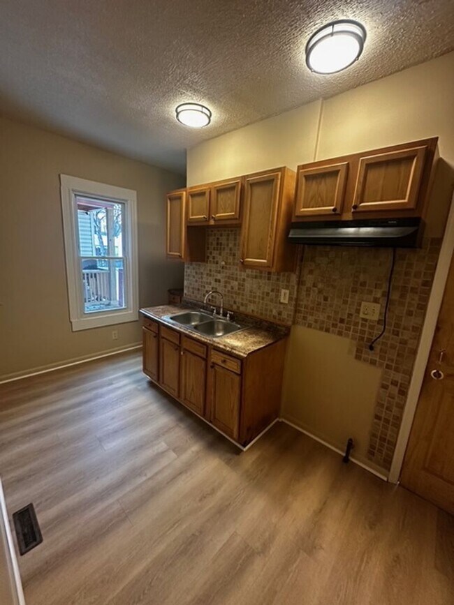 Foto del edificio - 207 Kenwood Ave