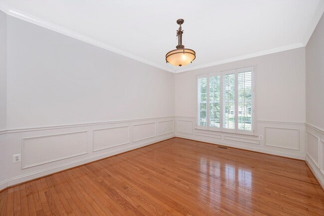 Building Photo - Main Level Primary Suite & Soaring Two Story Family Room