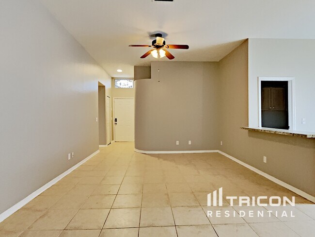 Foto del edificio - 707 Sand Ridge Dr