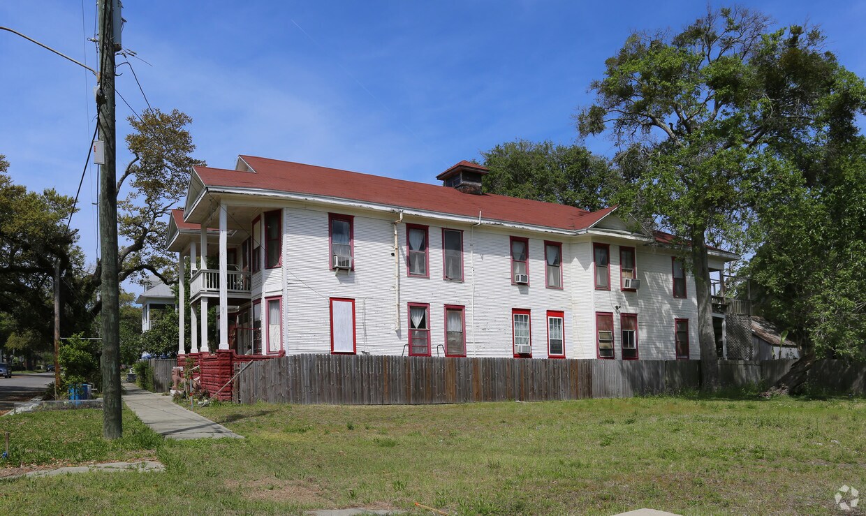 Building Photo - 439 E 7th St