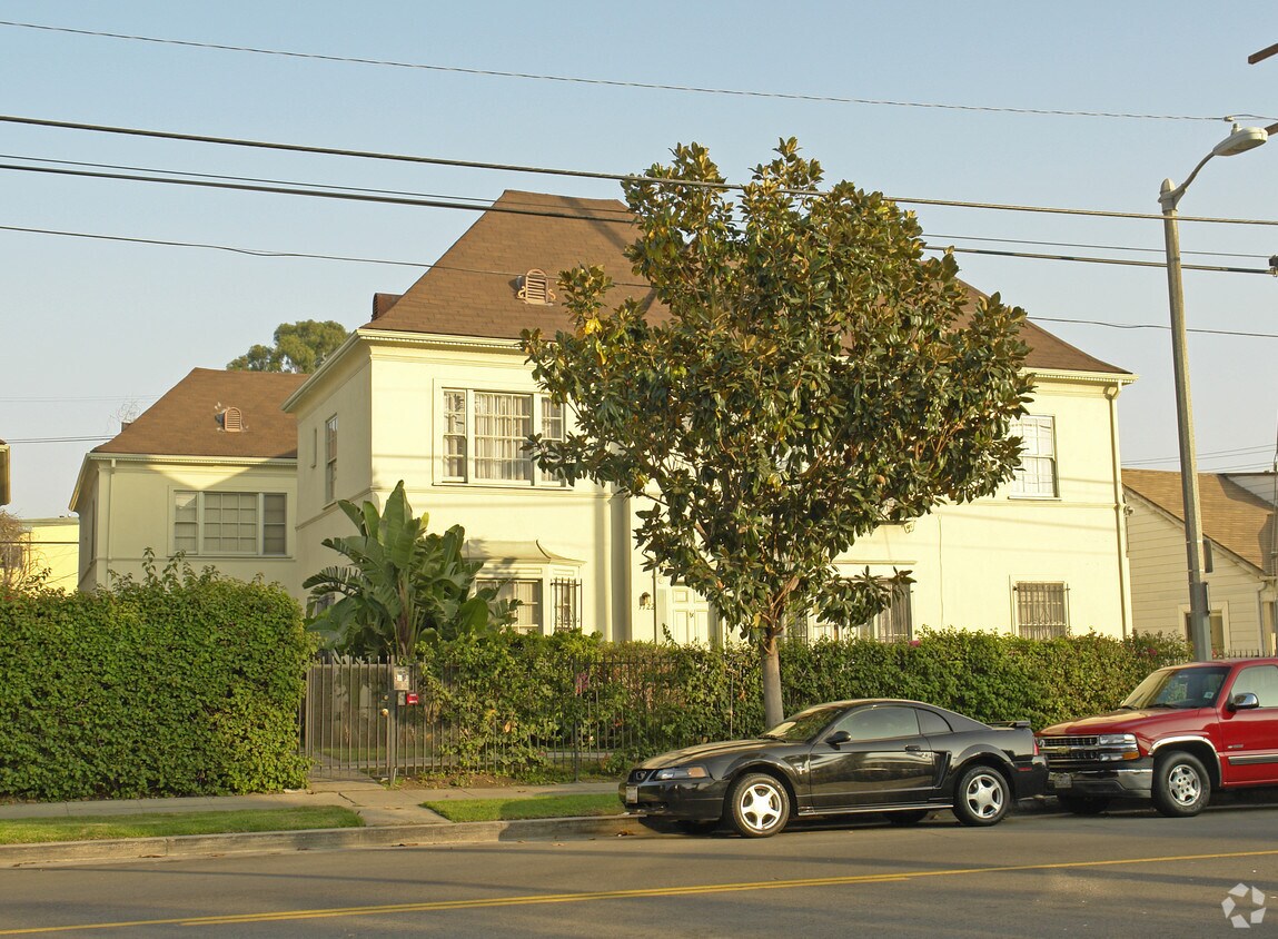 Primary Photo - 1122 N Gower St