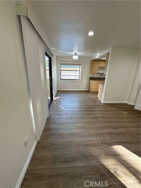 Building Photo - 139 S Poplar Ave