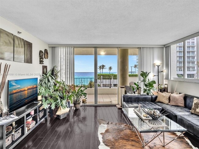 Foto del edificio - 6422 Collins Ave