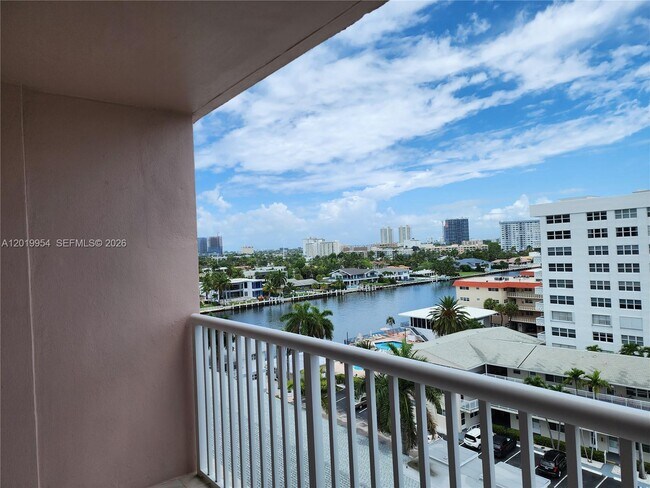 Foto del edificio - 3161 S Ocean Dr