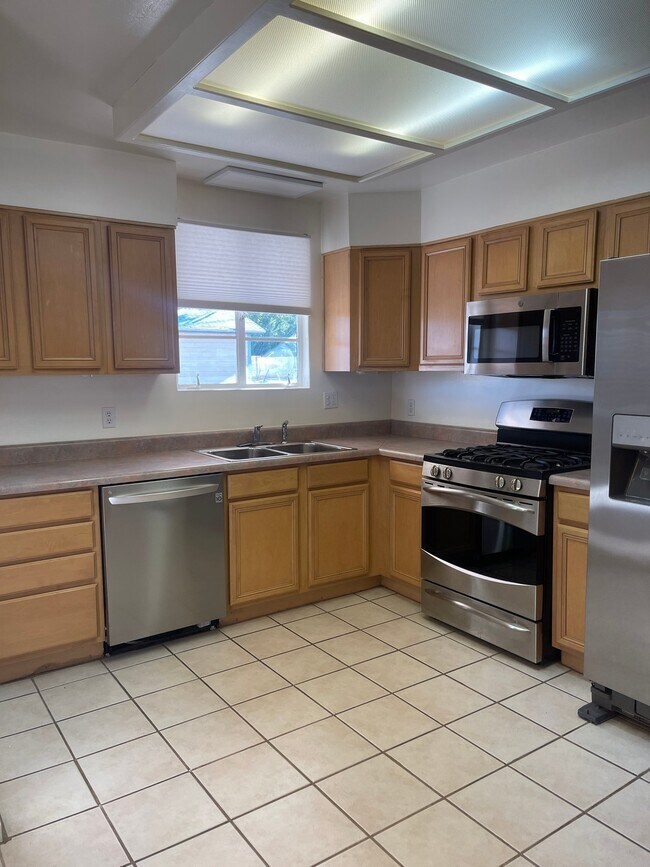 Building Photo - 4327 N 17th Ave