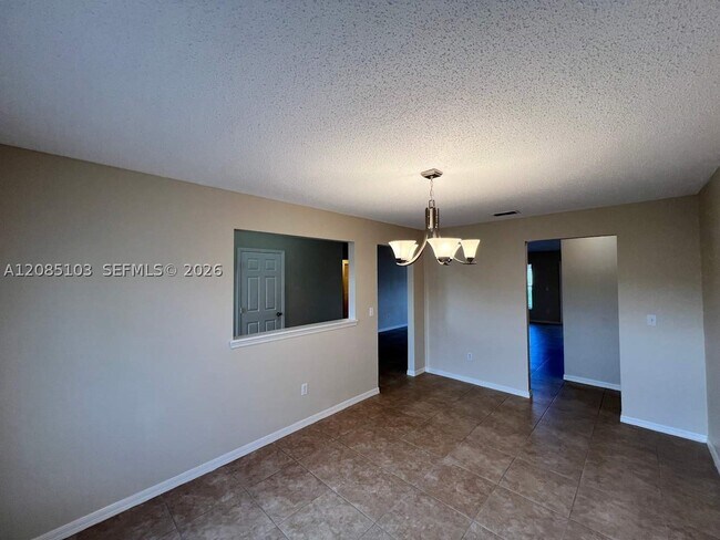 Foto del edificio - 1613 SW California Blvd