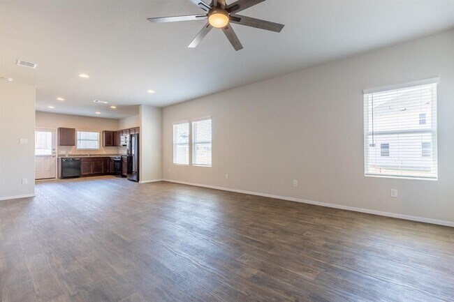 Foto del edificio - 373 Jade St