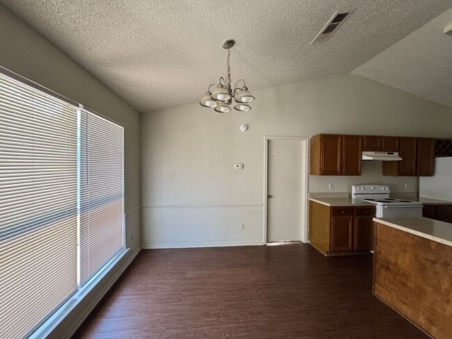 Building Photo - 2505 Windmill Dr