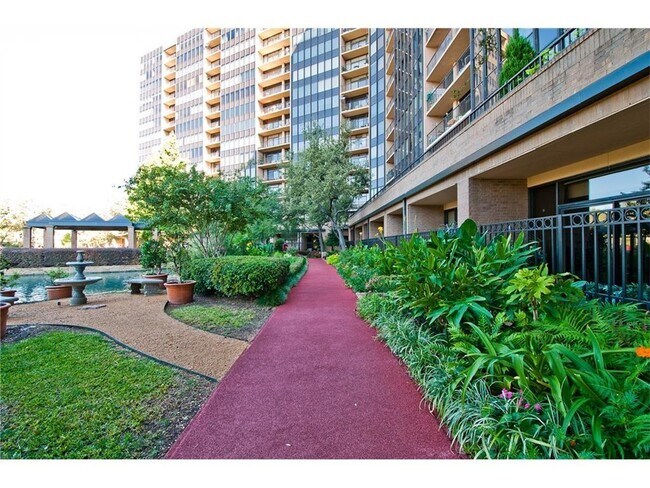 Foto del edificio - 5200 Keller Springs Rd