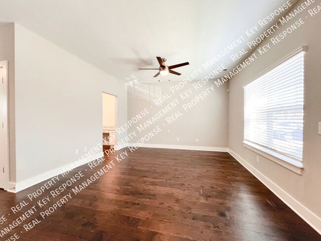 Building Photo - Beautiful 3 bd/2.5 bath in Old Hickory wit...