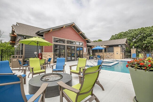 Foto del edificio - 4702 Creekwood Ln