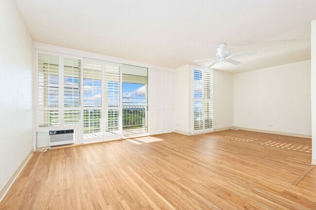 Foto del edificio - Gorgeous 2/2 End Unit!