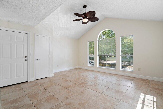 Building Photo - 1275 Crystal Way
